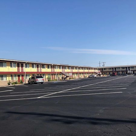 Motel Super 8 By Wyndham Ontario Exterior foto