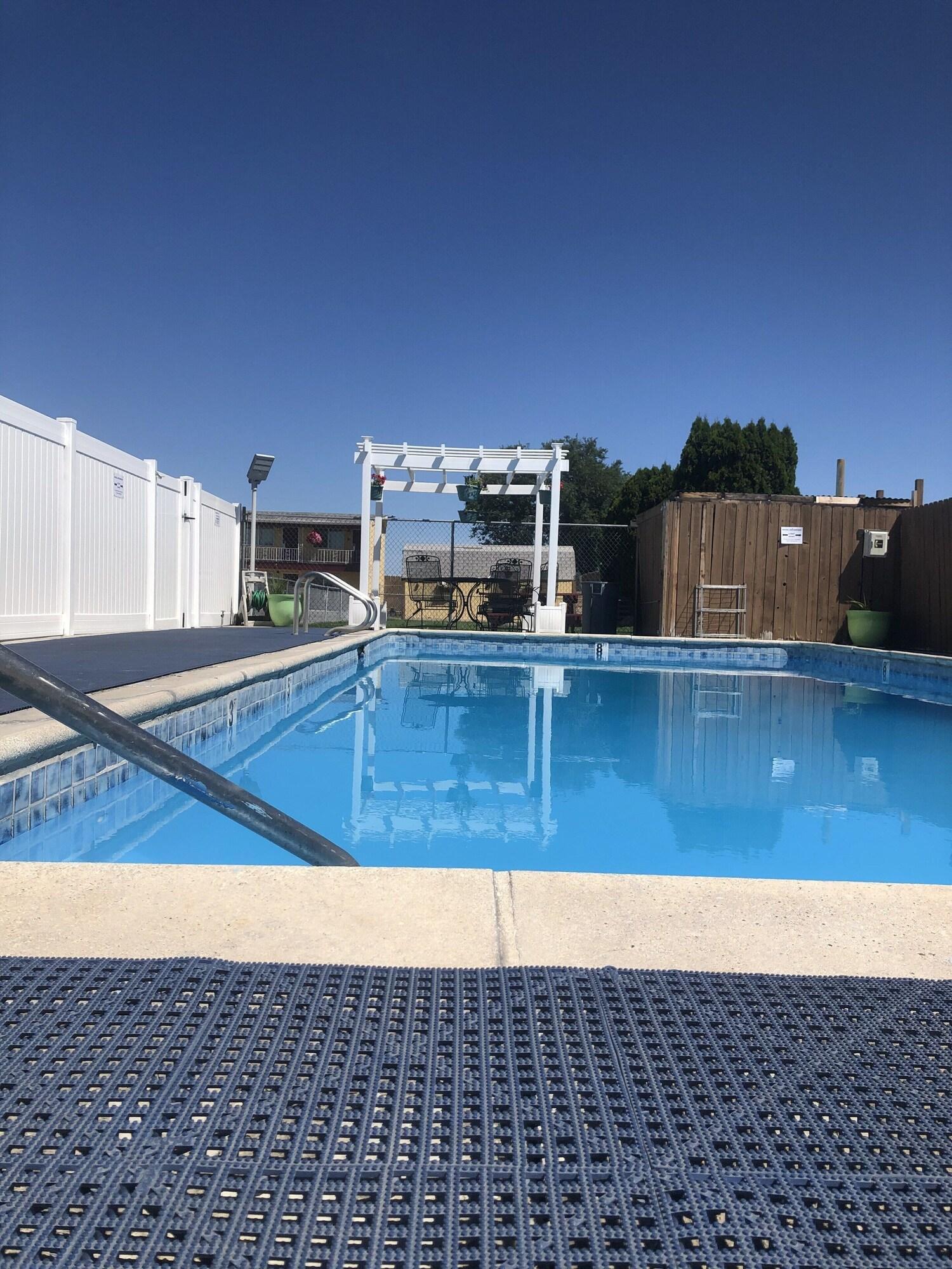 Motel Super 8 By Wyndham Ontario Exterior foto