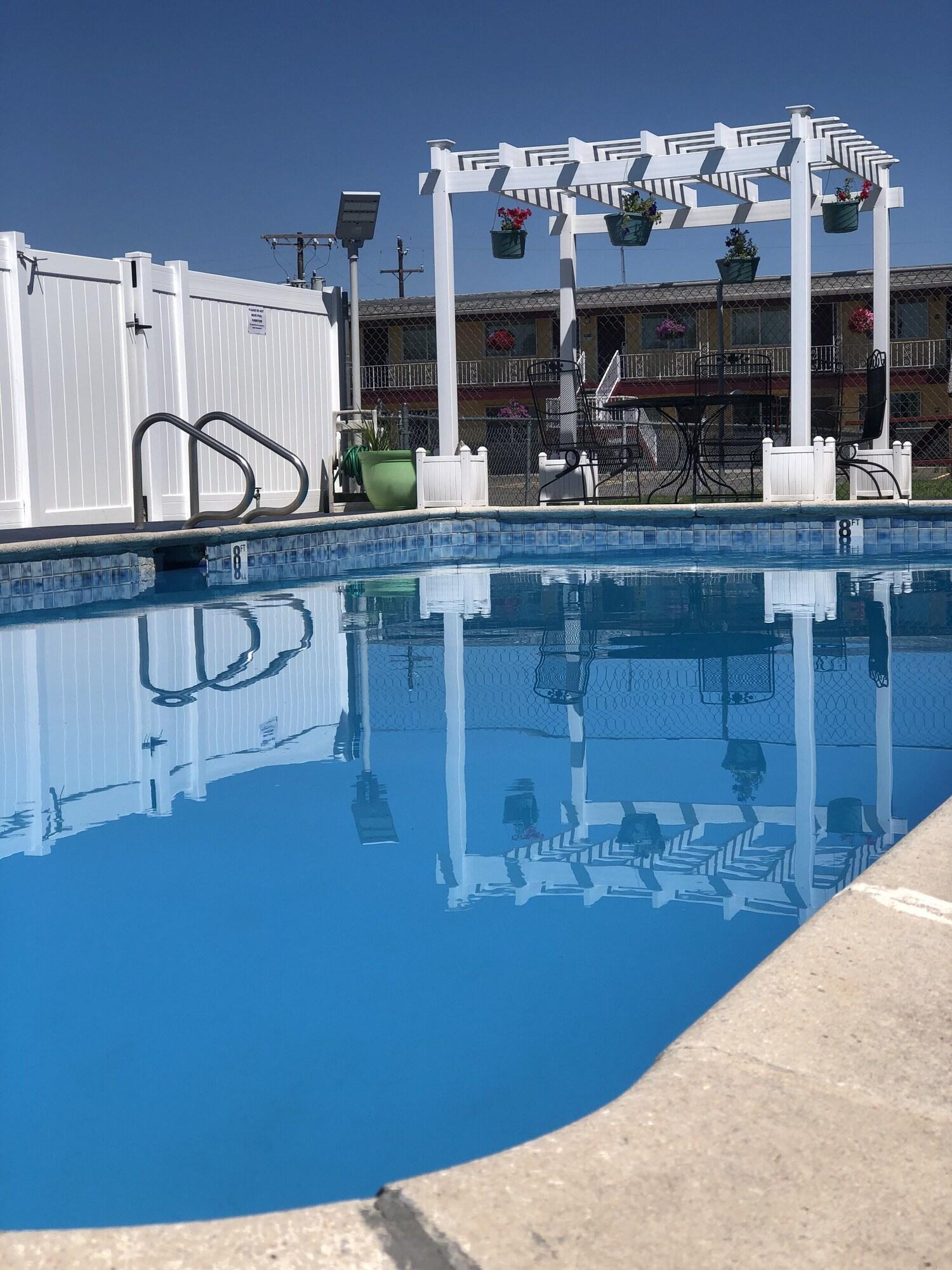 Motel Super 8 By Wyndham Ontario Exterior foto