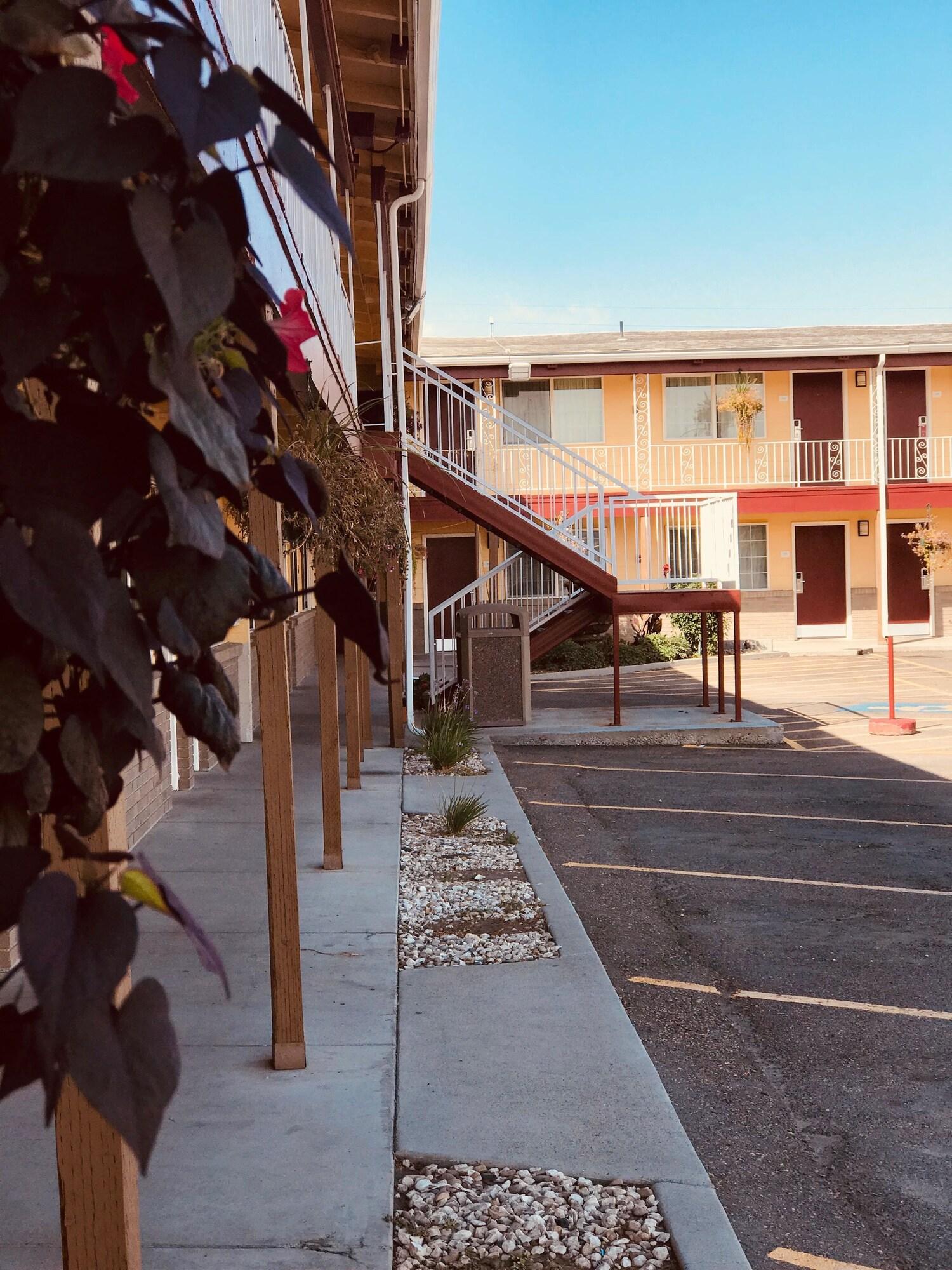 Motel Super 8 By Wyndham Ontario Exterior foto